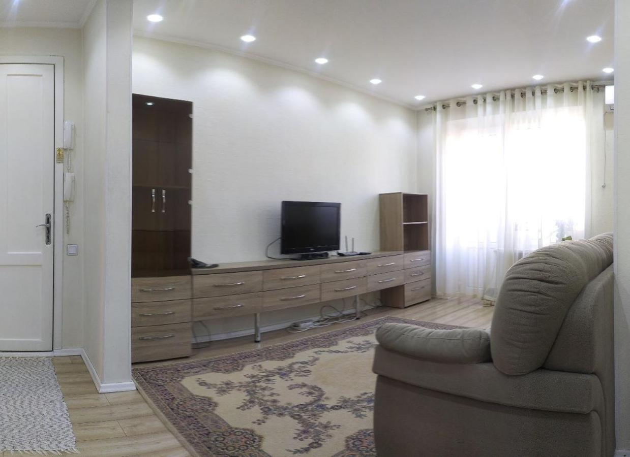 Aura On Erkindik Boulevard Бишкек Екстериор снимка