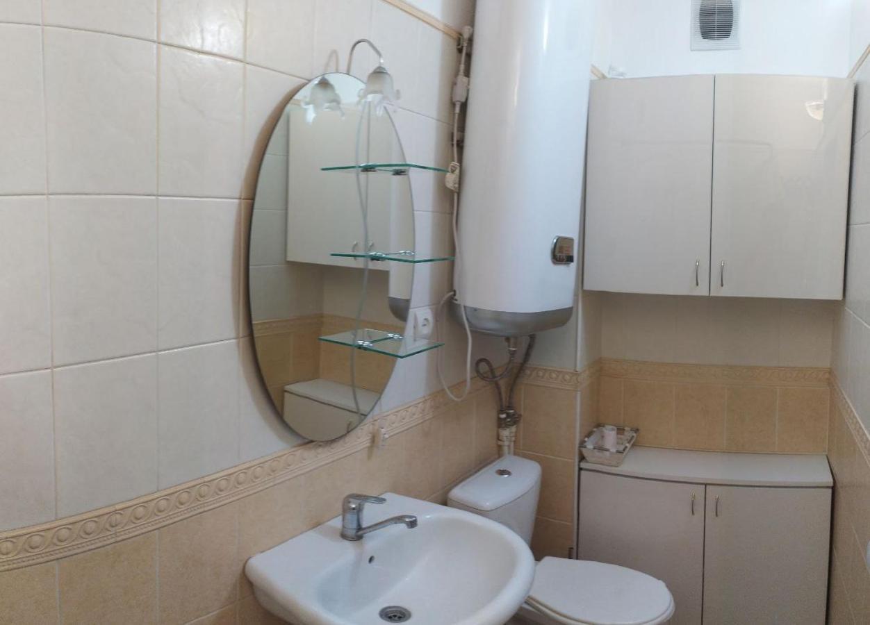 Aura On Erkindik Boulevard Бишкек Екстериор снимка