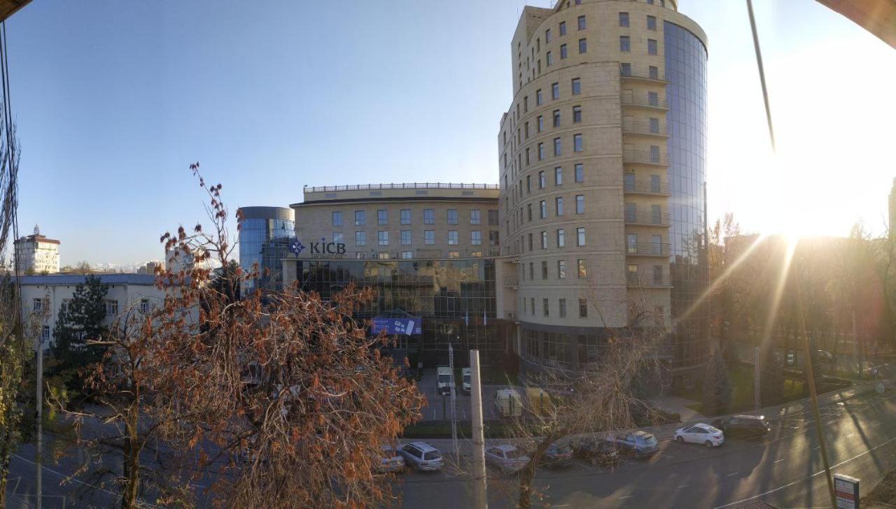 Aura On Erkindik Boulevard Бишкек Екстериор снимка