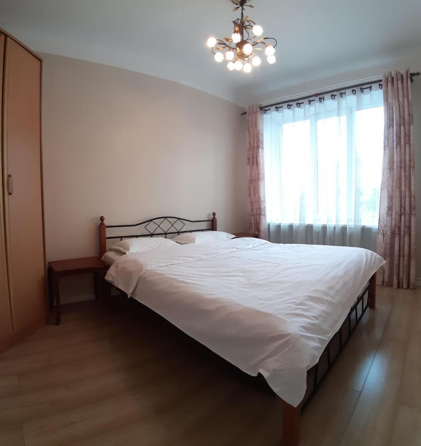 Aura On Erkindik Boulevard Бишкек Екстериор снимка