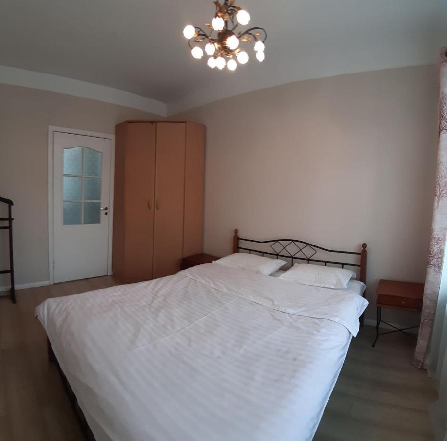 Aura On Erkindik Boulevard Бишкек Екстериор снимка