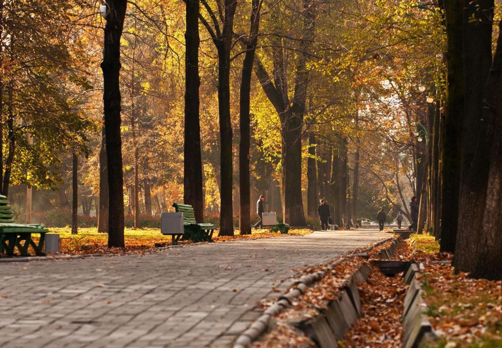 Aura On Erkindik Boulevard Бишкек Екстериор снимка